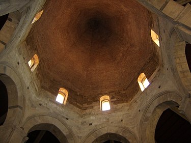 View of the dome from the interior. Pise coupole de l'eglise du Saint-Sepulcre.jpg