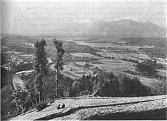 Pogled izpod vrha Šmarjetne gore na Gorenjsko ravan in Karavanke 1937.jpg