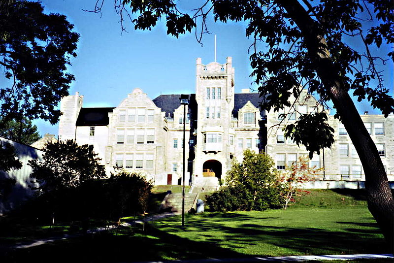 File:Port Arthur Collegiate Institute.JPG