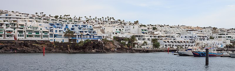 File:Porto de Puerto del Carmen-6.jpg