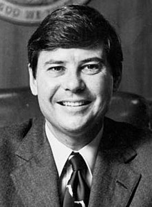Portrait of Governor Bob Graham (cropped).jpg