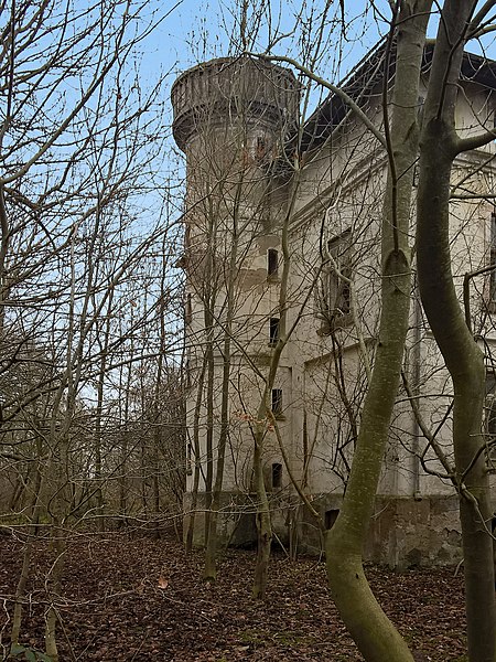 File:Poseritz Neparmitz Wasserturm Herrenhaus.jpg