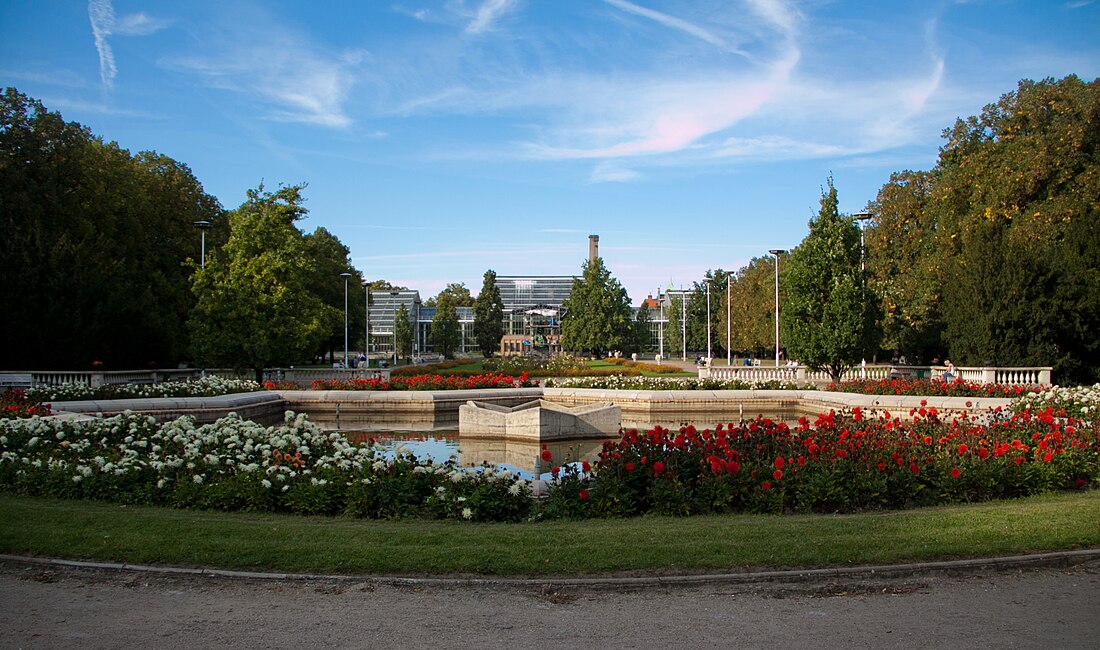 File:Poznan Park Wilsona latem.jpg