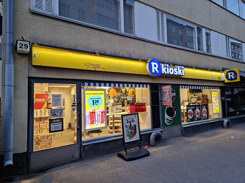 File:R-kioski by Vaasankatu in Harju, Helsinki, Finland, 2021.jpg