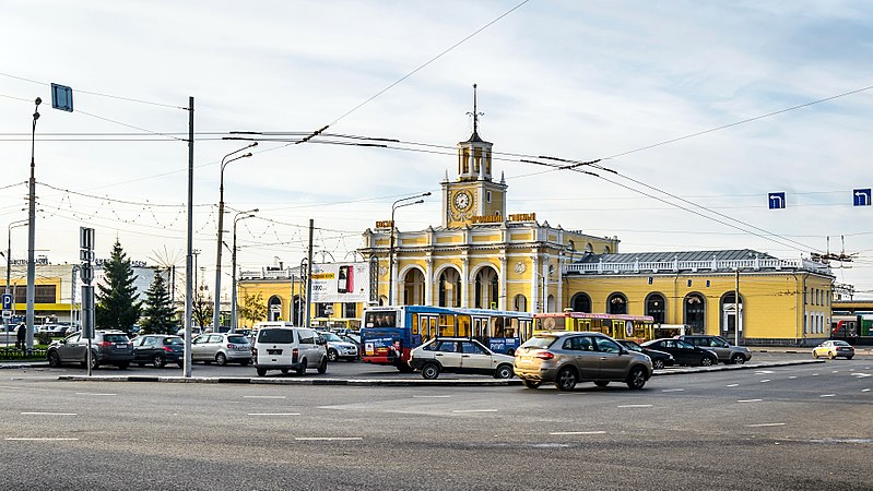 File:Railway Station Square of Yaroslavl.jpg