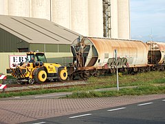 Rail-wegvoertuig type UCA-TRAC RB16 op de Maasvlakte