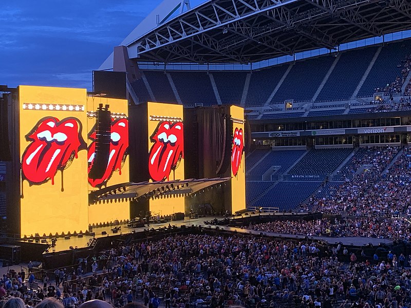 File:Rolling Stones Yellow Logo pre-show 14 August 2019 Seattle.jpg