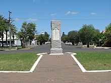 Roma War Memorial, 2010.jpg