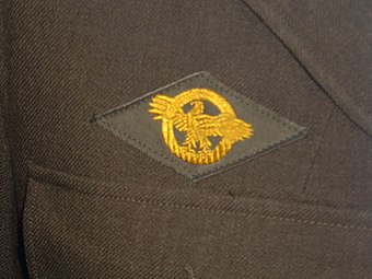 WWII "ruptured duck" Honorable Discharge Emblem lozenge