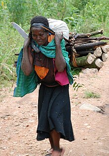 Einwohnerin im Nationalpark der Ruwenzoriberge, Uganda