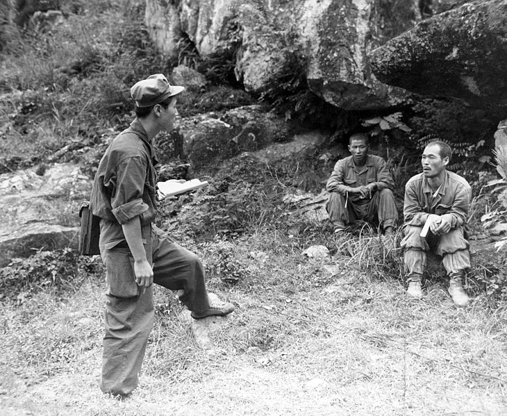 File:SC 348635 - An ROK interrogator questions two N. Korean prisoners who voluntarily surrendered to troops of the 11th Regt., 1st ROK Div. north of Taegu, Korea. 18 September, 1950. (52514487091).jpg