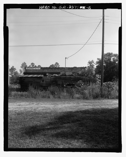 File:SOUTH REAR - Ahl-Dean-Hires Building, U.S. Highway 341, 130 feet southeast of Carter Avenue, Odum, Wayne County, GA HABS GA-2275-5.tif