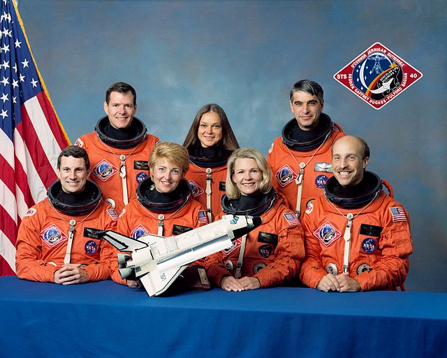 צוות משימת מעבורת החלל קולומביה STS-40 המכיל לראשונה 3 נשים