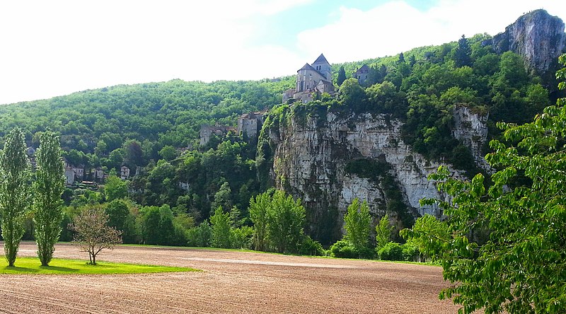 File:Saint-Circq-Lapopie vu d'en bas - panoramio.jpg