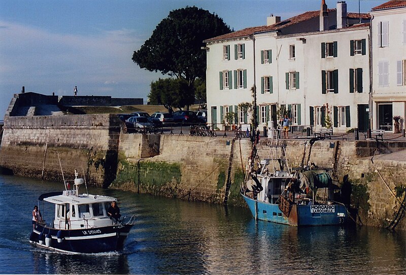 File:Saint-Martin-de-Ré - quai Georges Clémenceau (2).jpg