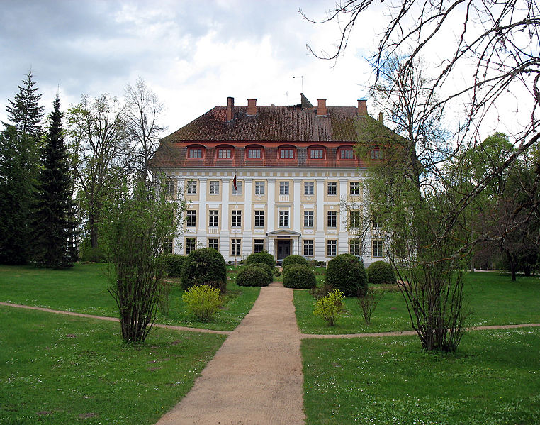 File:Salisburg-schloss-front.jpg