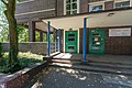 Deutsch: Schule auf der Veddel in Hamburg-Veddel, Eingänge Slomanstraße 10, 12.