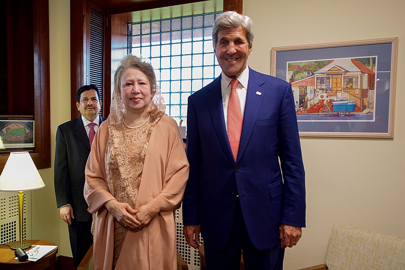 File:Secretary Kerry Poses for a Photo With Government Opposition Leader Begum Khaled Zia at U.S. Embassy Dhaka (29284522026).jpg