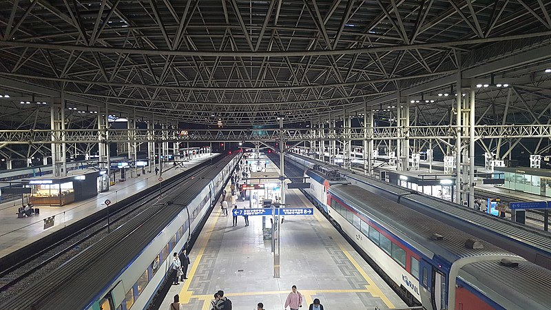 File:Seoul Station platform in 2018.jpg