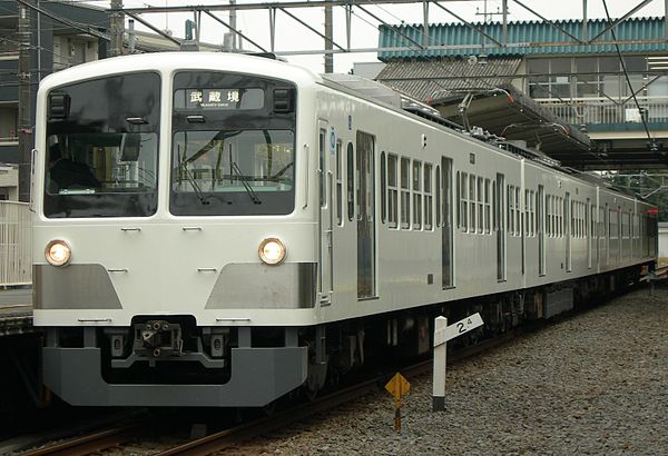 Series New101 259F in Kyoteijyo-mae 20101117.jpg