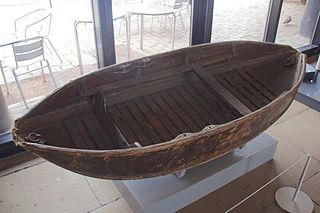 Folding boat