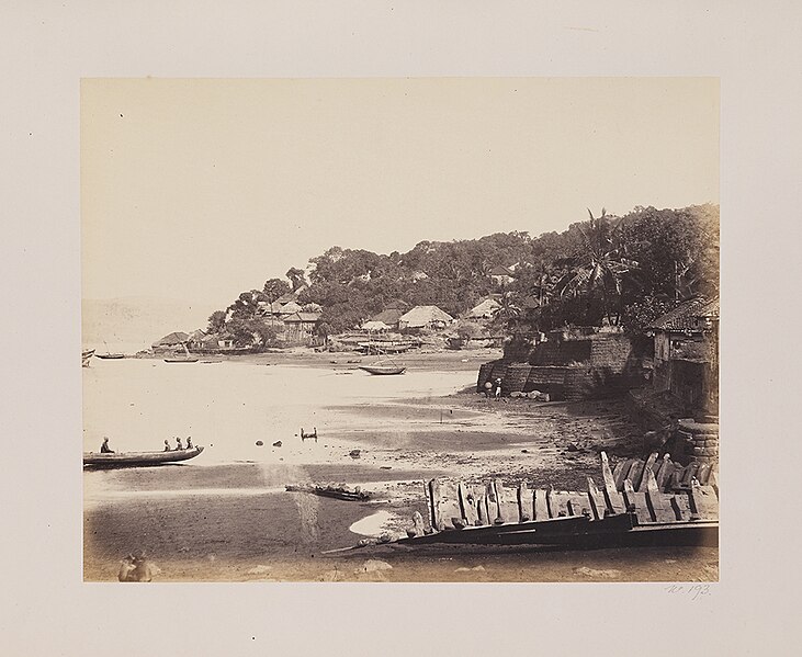 File:Shoreline, Bombay ? (12513923624).jpg