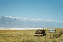 Vue du versant oriental de la sierra Nevada et du lac asséché d'Owens depuis Lone Pine.