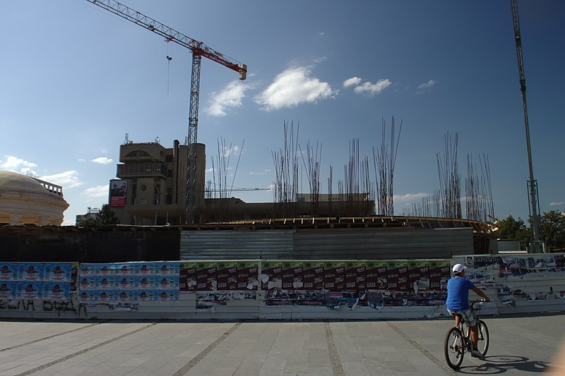 File:Skopje, Náměstí Makedonie, výstavba Domu důstojníků.jpg