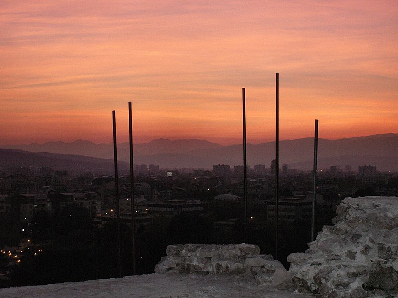 File:Skopje Kale 21 - Skopje by Night (2935783246) (2).jpg