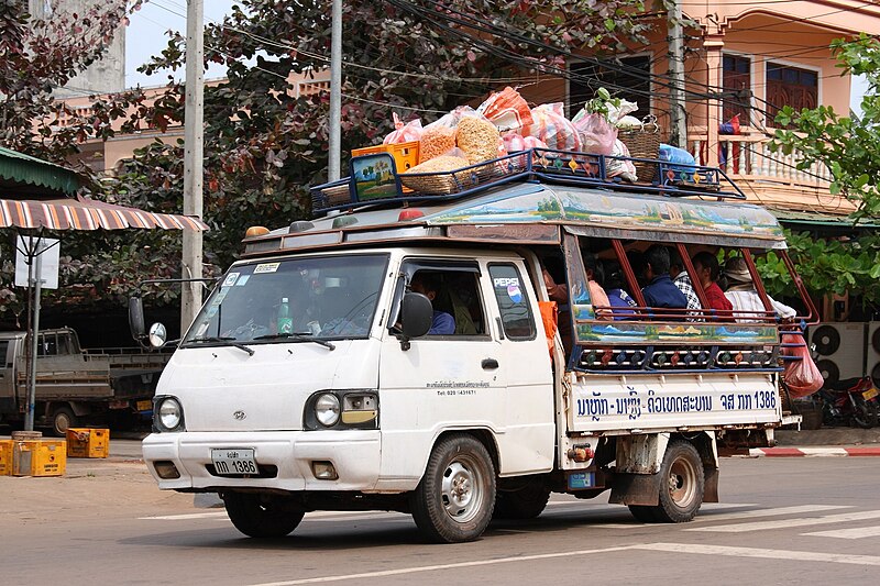 File:Songthaew in Pakse 05.JPG