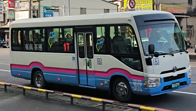 File:Southeast Bus KKA-0791 right side on Jhongsing Road 20230913.jpg