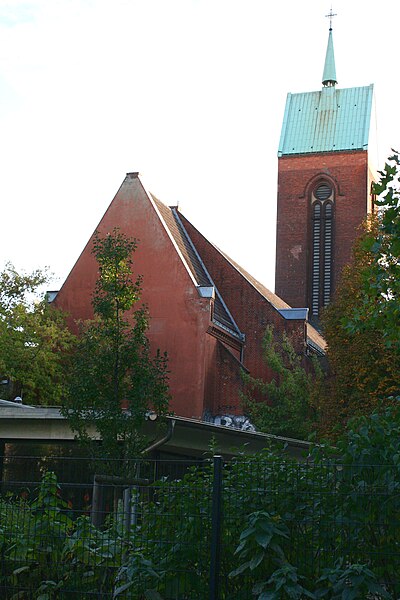 File:St. Pius (Berlin) von Norden.JPG