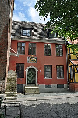 Stralsund, Knieperstraße 9 (2012-06-03), by Klugschnacker in Wikipedia