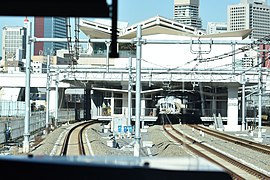 2020年1月29日撮影 山手線内回り車両より高輪ゲートウェイ駅を見る