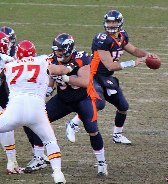 File:Tebow vs Chiefs 2012.jpg