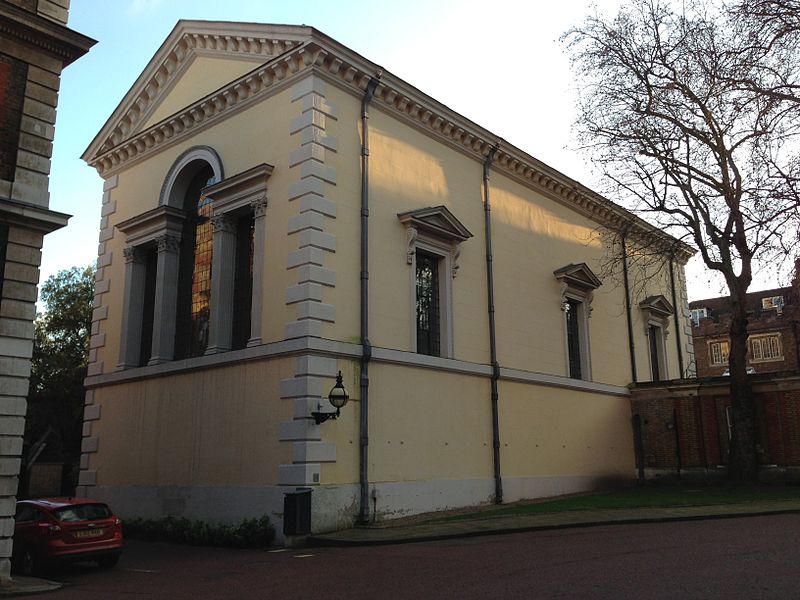 File:The Queen's Chapel from Marlborough House.jpg