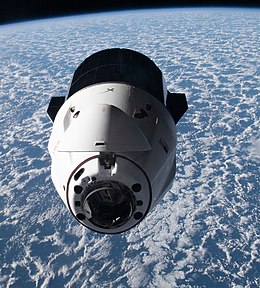 A nave de reabastecimento SpaceX Dragon se aproxima da estação espacial (3) (cortado) .jpg