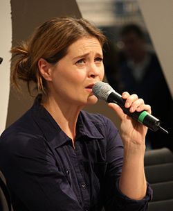 Tiina Lymi Helsingin kirjamessuilla vuonna 2010.