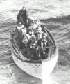 Le canot no 6 approche du Carpathia[F 27].