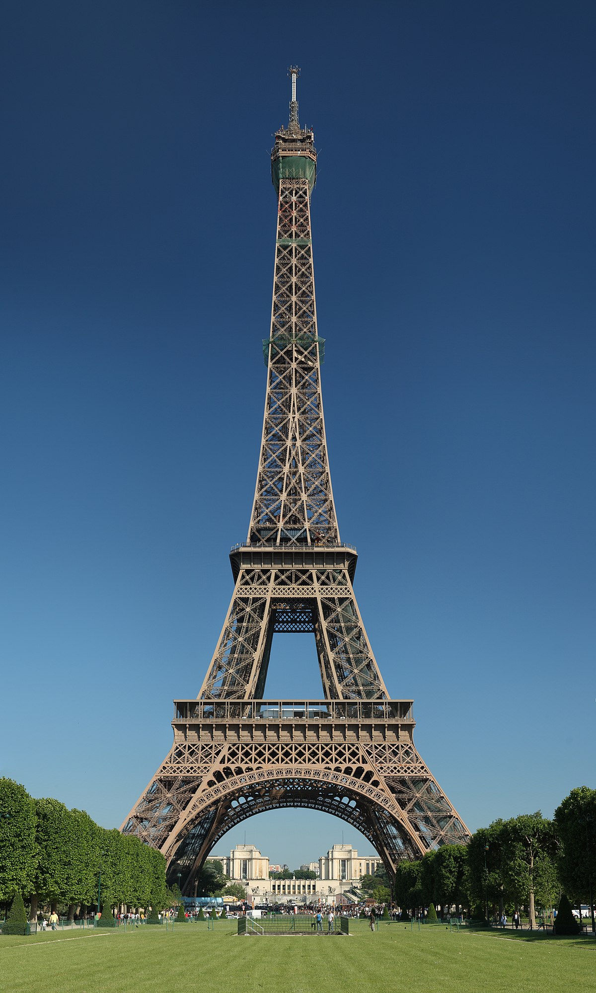 the eiffel tower tourist attraction