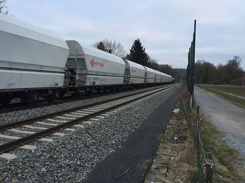 File:Train de fret à Jamioulx - Ligne 132 SNCB 2.JPG