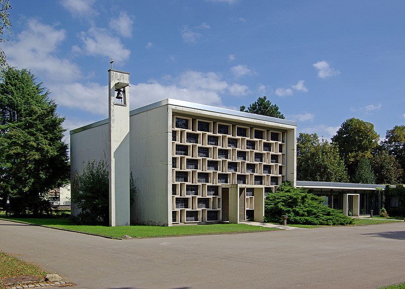 File:Trier Neue Friedhofskapelle BW 1.JPG