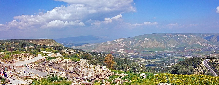 المملكة الأردنية الهاشمية 900px-Umm_Qais_Galilee-Golan_panorama