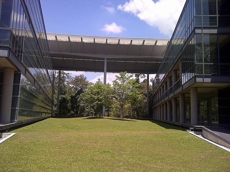 File:Universiti Teknologi Petronas 2.jpg