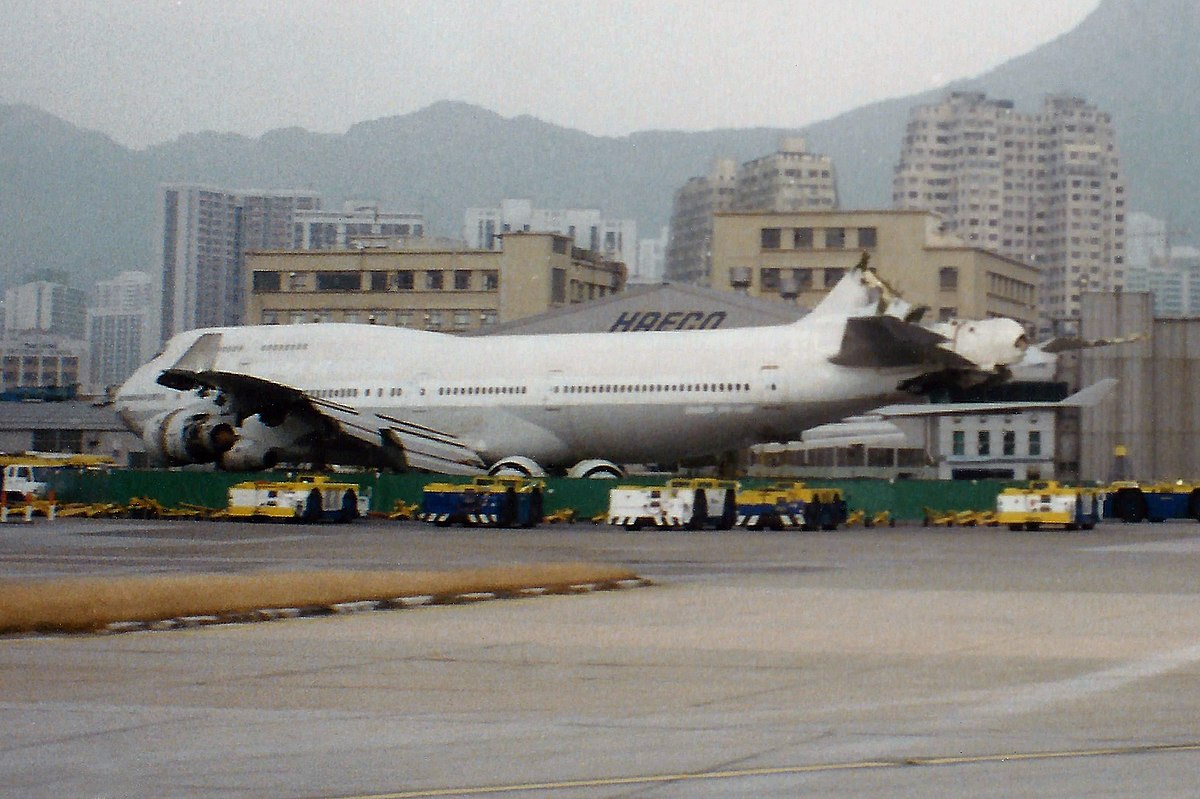 File:Untitled (China Airlines) Boeing 747-409 B-165 (23222709894 