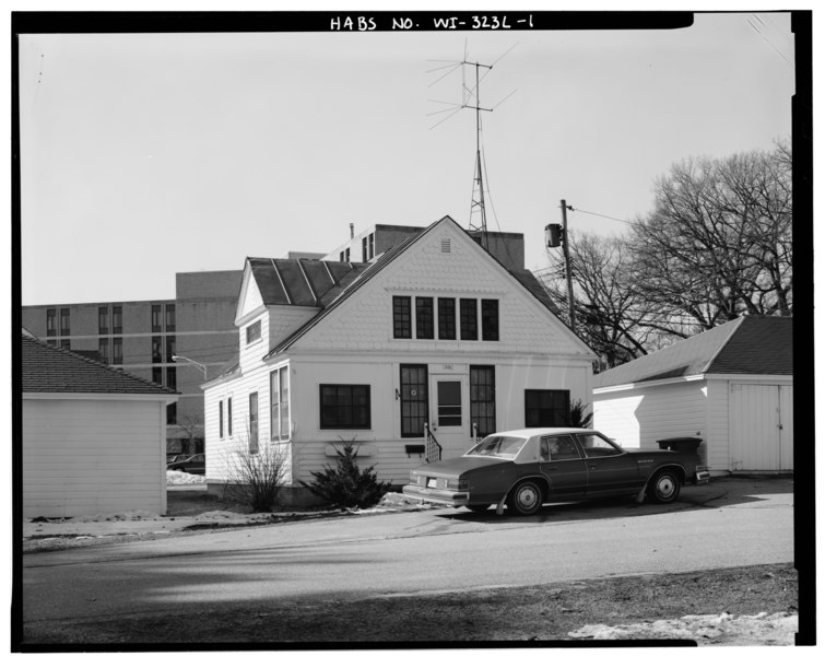 File:VIEW TO SOUTH SOUTHWEST. 416 (DRIVE NOT NAMED) - Wisconsin Home for Veterans, 416 (Cottage), 416 (Street Unnamed), King, Waupaca County, WI HABS WIS,68-KING,1L-1.tif