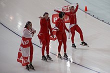 Polish team after winning the bronze medal at the Vancouver Winter Olympics. Vancouver 2010 - Polskie panczenistki (druzyna).jpg