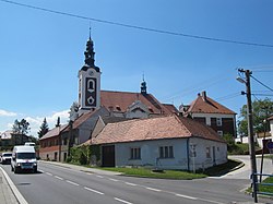 Hlavní ulice a kostel svaté Alžběty Durynské