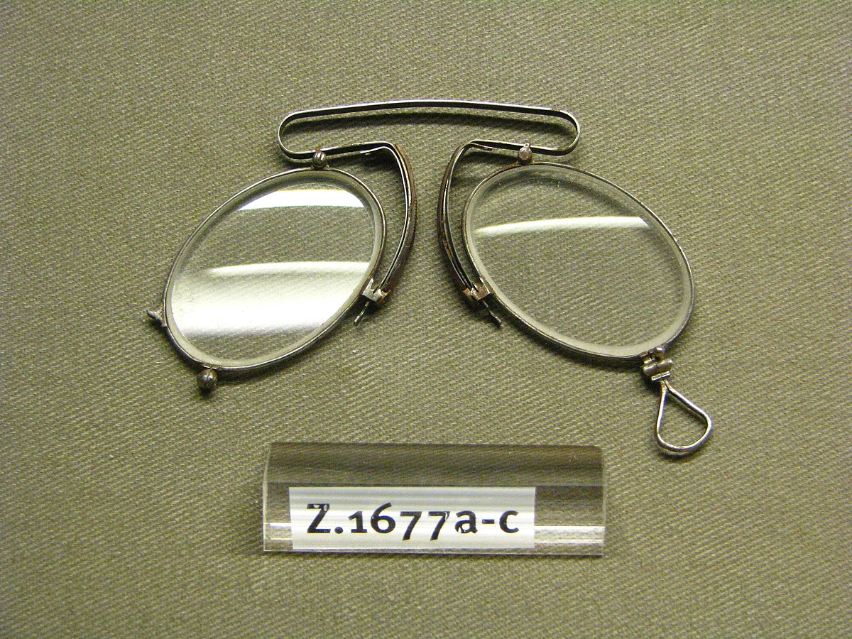 pince-nez — Wiktionnaire, le dictionnaire libre