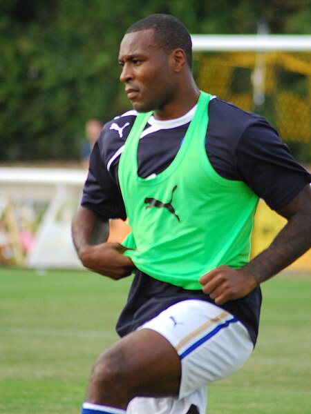 Wes Morgan Warming up vs Leamington Spa.jpg